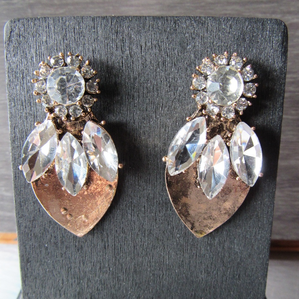 Beautiful stone earrings - boutique